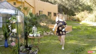New Cheating PAWG Wife Prefers Fucking Over Gardening Trended