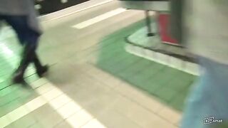 Venue dAvignon, une cougar rouquine baise avec des jeunes!