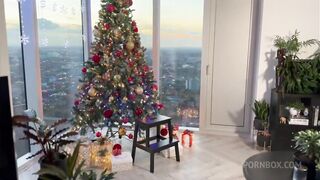 Aaliyah Yasin & Yasmina Khan With Big Breasts Milk A Young Elf On Xmas