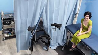 Vivian Enjoys Hardcore Intern Fucking Right At The Gynecologist Office