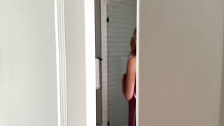 New Autumren Sneak Up To Step Sis For A Shower Sex