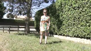 Une aide soignante de Lyon vient nous supplier de la baiser !