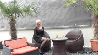 Caroline, blonde cougar dépucelée du cul à 38 ans !